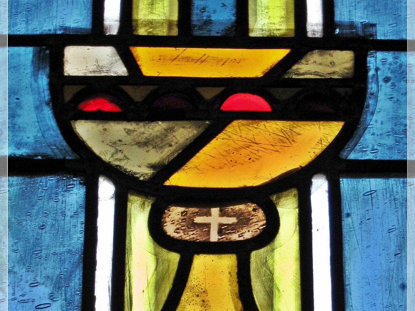 Foto: Kelch als Kirchenfensterbild