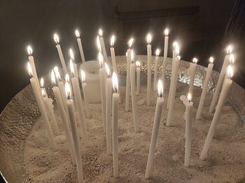Foto: Kerzen für die Verstorbenen